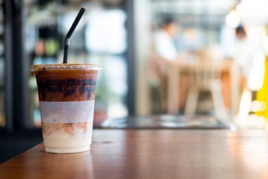 Buzlu karamel latte kahve 