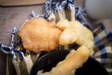 Derin yağda kızartılmış hamur sopa, Tayland popüler sabah çerez.