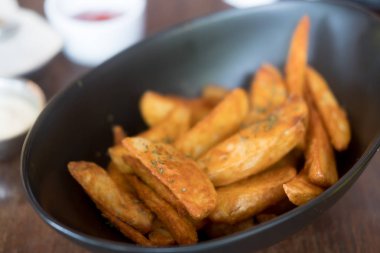 Fırında patates dilimleri - ev yapımı organik sebze