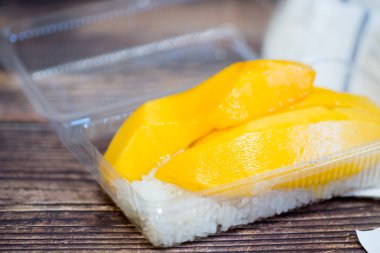 Mango ve yapışkan pirinç olduğunu Tayland popüler geleneksel tatlı