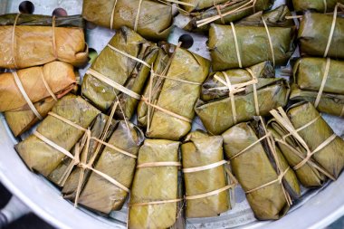 Yapışkan Pirinçli Muz (Khao Tom Mat veya Khao Tom Pad)