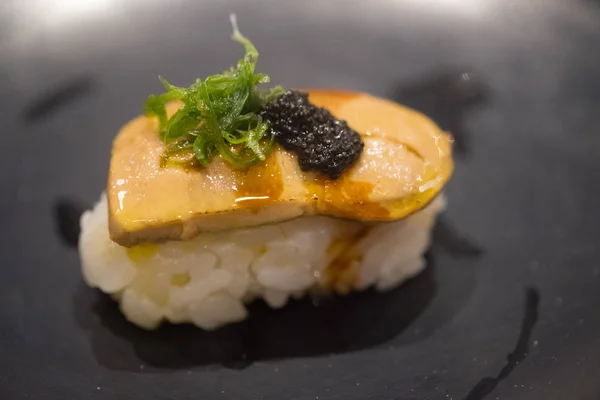 Fermer Foie Gras sushi — Photo