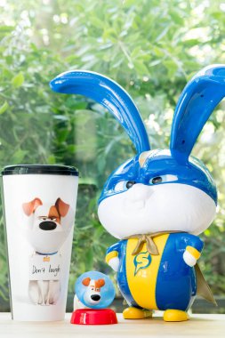 Bangkok, Tayland 2 Haziran 2019 - Sf Cinema'dan Pets 2 kartopu Combo Set of Snowball Bucket ve alkolsüz içecek.