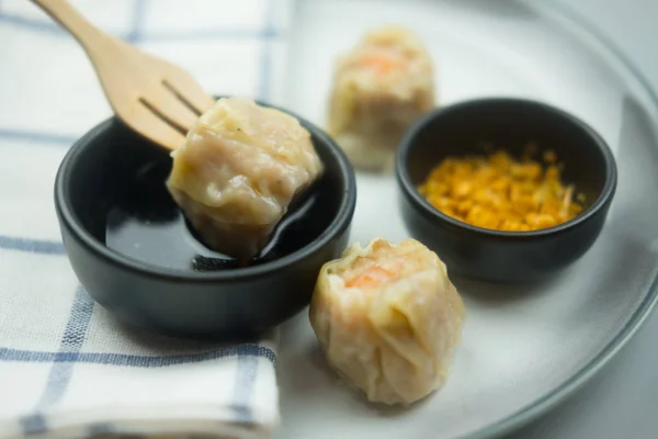 Chinese steamed shrimp dumplings. — Stock Photo, Image