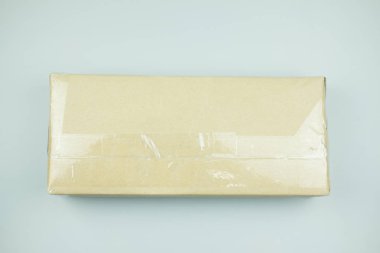 Geri dönüştürülmüş parsel adresi teslim kutusu