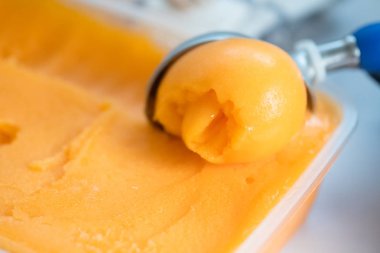 Kutusunda Passion meyve lezzet dondurma