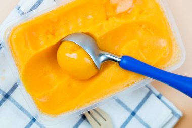 Dondurma tutku meyve lezzet Kepçeler