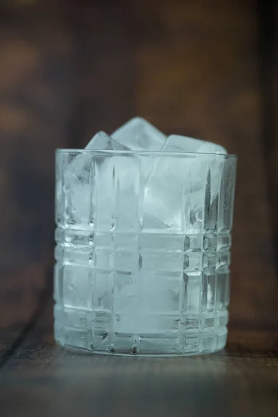 얼음이 있는 투명한 유리 — 스톡 사진