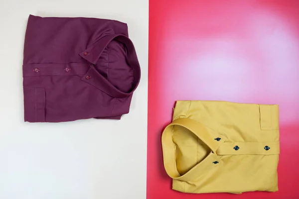 Uma coleção de Homens clássico dobrado camisa de algodão (vermelho e amarelo ) — Fotografia de Stock