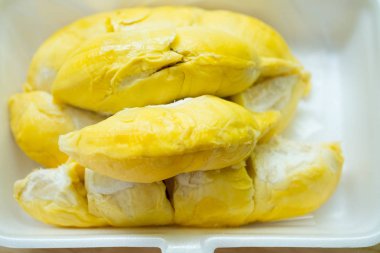 Durian köpük paketin içinde.