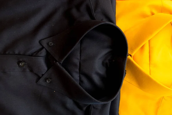 Svart och gul affärs skjorta — Stockfoto