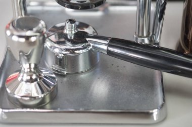 Kahve makinesi için siyah saplı Portafilter gümüş renk