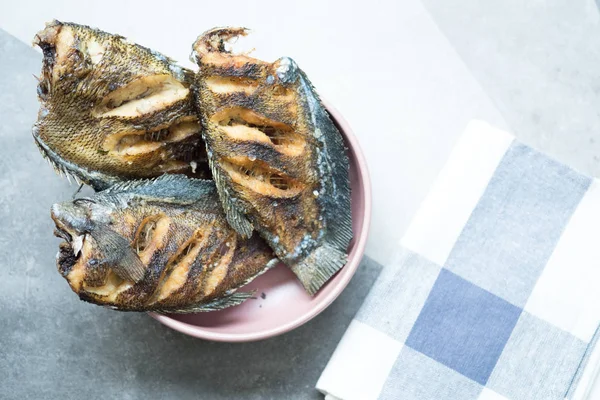 Peixe salgado seco frito (salide de língua tailandesa-pla ) — Fotografia de Stock