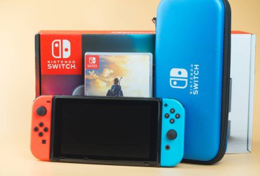 Bangkok, Tayland - 11 Ağustos 2019. Nintendo Switch, ev veya taşınabilir oyun ve oyun Legend of Zelda için video oyun konsolu