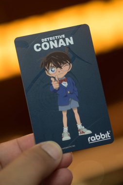 Bangkok, Tayland - 11 Ağustos 2019. Dedektif Conan'ın yeni Bts bilet koleksiyonunu elinde bulunduran el 7 Ağustos 2019'da satışa başlıyor. Bts veya Skytrain Bangkok yüksek bir hızlı transit sistemidir. Koleksiyoncular için