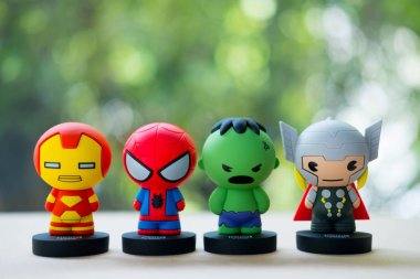 Bangkok, Tayland - 12 Ağustos 2019 : Miniso mağazasında hediyelik eşya, Tayland'da satmak Avengers rakam