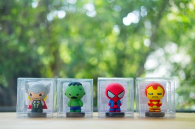 Bangkok, Tayland - 12 Ağustos 2019 : Miniso mağazasında hediyelik eşya, Avengers figürü, Miniso Marvel Studios ile işbirliği, Superheroes ürünleri