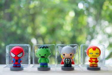 Bangkok, Tayland - 12 Ağustos 2019 : Miniso mağazasında hediyelik eşya, Avengers figürü, Miniso Marvel Studios ile işbirliği, Superheroes ürünleri