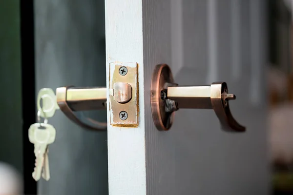 Door handle and key on interior door — Stock Photo, Image