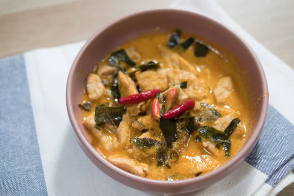 Panaeng Curry mit Schweinefleisch oder rotes Curry mit Schweinefleisch (Panang Pork)) — Stockfoto