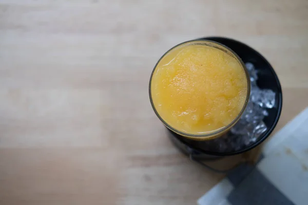 Gezond sinaasappelfruit smoothie — Stockfoto