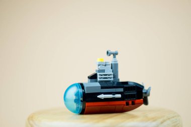 Minyatür plastik oyuncak denizaltı