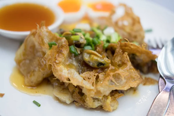 Mussel omelet atau renyah goreng mussel pancake . — Stok Foto