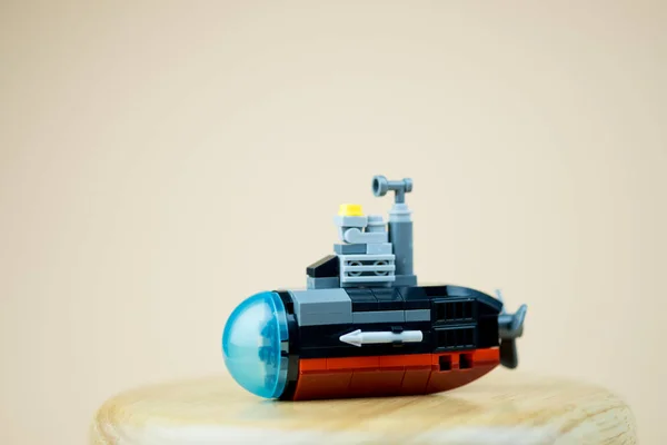 Submarino de juguete plástico miniatura — Foto de Stock