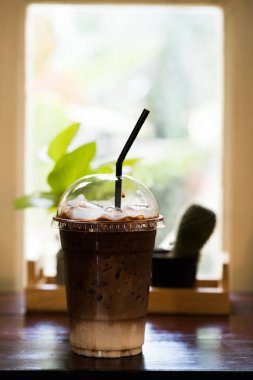 Buzlu kahve kahve ahşap tablo