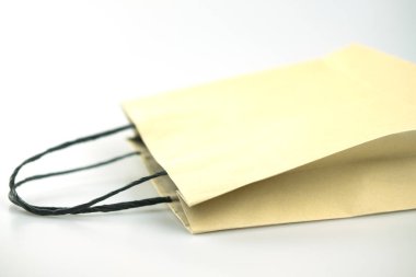 Kahverengi boş kağıt alışveriş çantası 