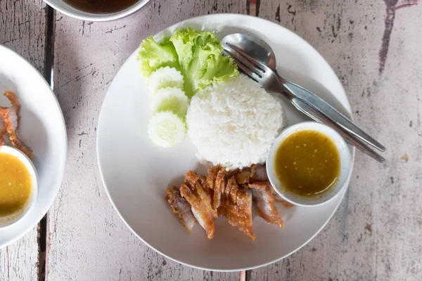 Goreng perut babi pada beras — Stok Foto