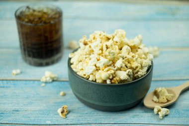 Fincan kasede patlamış mısır