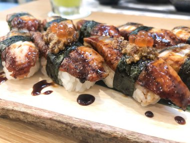 Unagi Sushi Set Japonya el balığı.