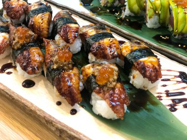 Unagi Sushi Set Japonya el balığı.