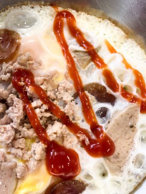 kızarmış yumurta Topingler ile pan