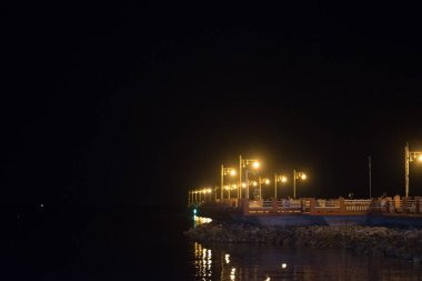 Gece Prachuap Khiri Khan, Tayland Saran-way Köprüsü Manzara.