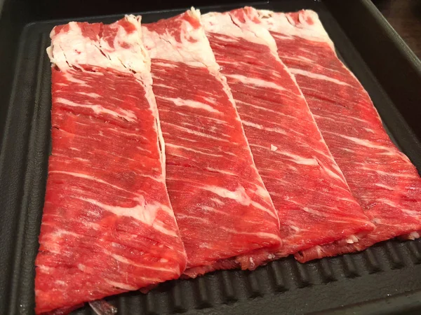 Surowe mięso wołowe gotowe do gotowania — Zdjęcie stockowe