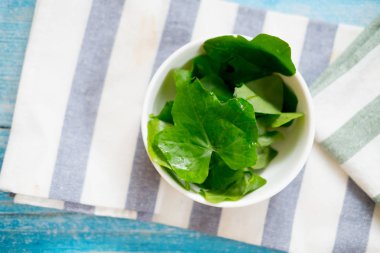 Tayland gıda için beyaz kase madde içinde Sarmaşık kabalığı