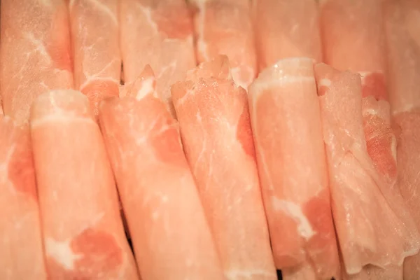 Scheiben Schweinefleisch zum Kochen im heißen Topf — Stockfoto