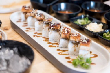 Unagi Sushi Set Japonya yemek balığı Japon gıda restoranında