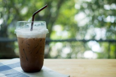 Buzlu mocha kahve cam götürmek