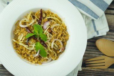 çıtır catfish yeşil mango ve sebze salatası