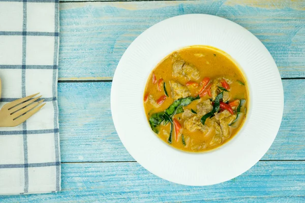 Thai Curry rote Suppe. Thailand traditionelle rote Curry mit Schweinefleisch oder Huhn Menü in thailändischen Namen ist panang.curry Menü mit Kokosmilch. — Stockfoto