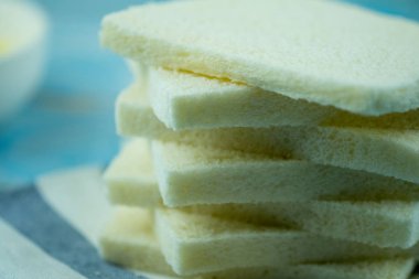 Beyaz ekmeklik buğday unu, kahvaltıiçin ekmek hazırlamak.