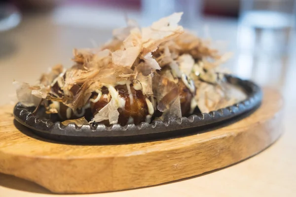 Comida lanche japonês "Takoyaki " — Fotografia de Stock