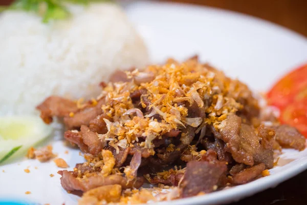 Arroz al vapor y cerdo frito con ajo —  Fotos de Stock