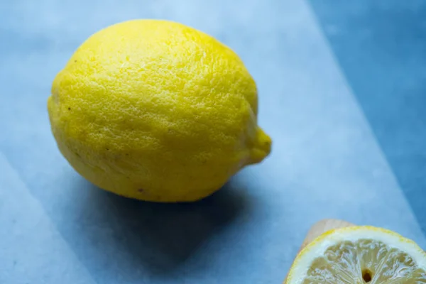 Cítricos amarillos enteros maduros del limón — Foto de Stock