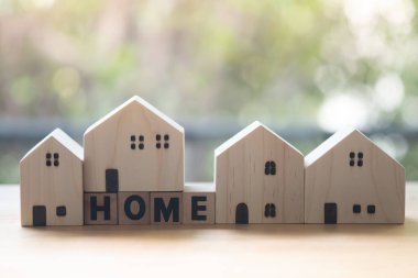 Bir sıra tahta ev ve 