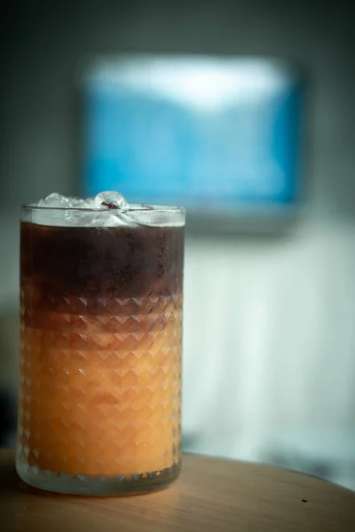 Een Glas Espresso Met Sinaasappelsap Verfrissingsdrankje — Stockfoto