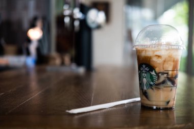 Bangkok, Tayland - 10 Haziran 2020 Starbucks Esmer Şeker ve Kahve Jölesi Frappuccino 'dan yeni bir içecek. Meşhur kahve markası Amerika kökenlidir.